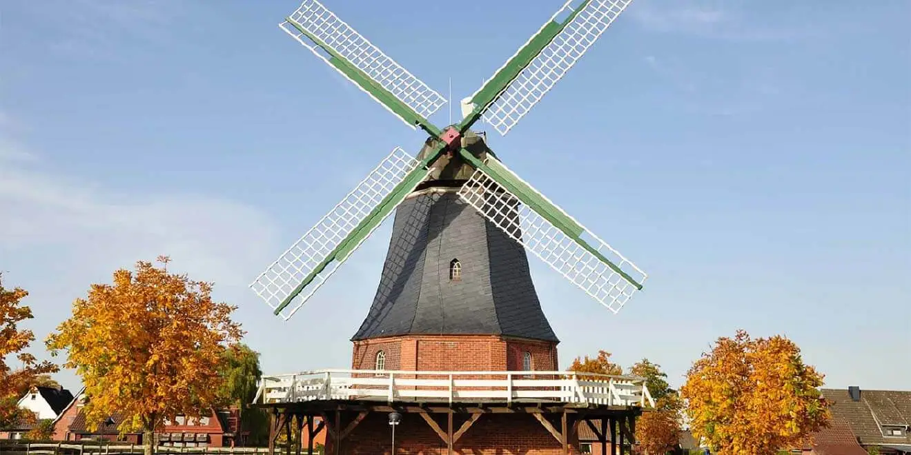 Blick auf die historische Windmühle Elisabeth in Selsingen